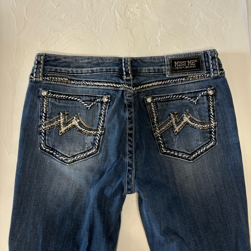 Miss Me Boyfriend Capri Jeans - Picture 6 of 11